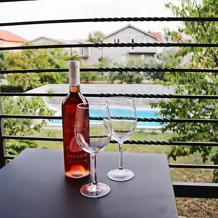 Luxury - Pool & Jacuzzi - 8 Min To