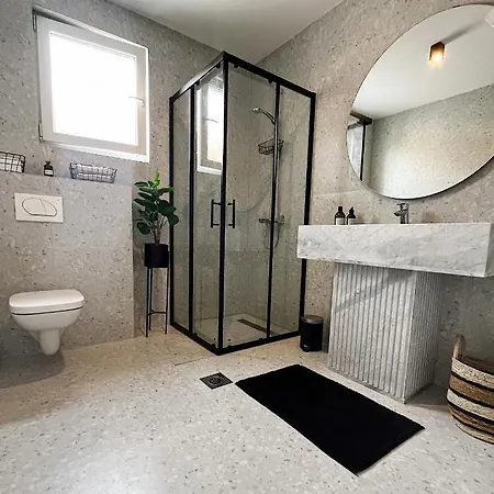 Luxury - Pool & Jacuzzi - 8 Min To *