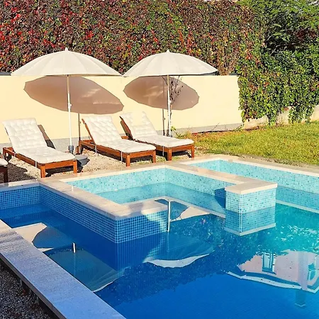 Villa Luxury - Pool & Jacuzzi - 8 Min To *